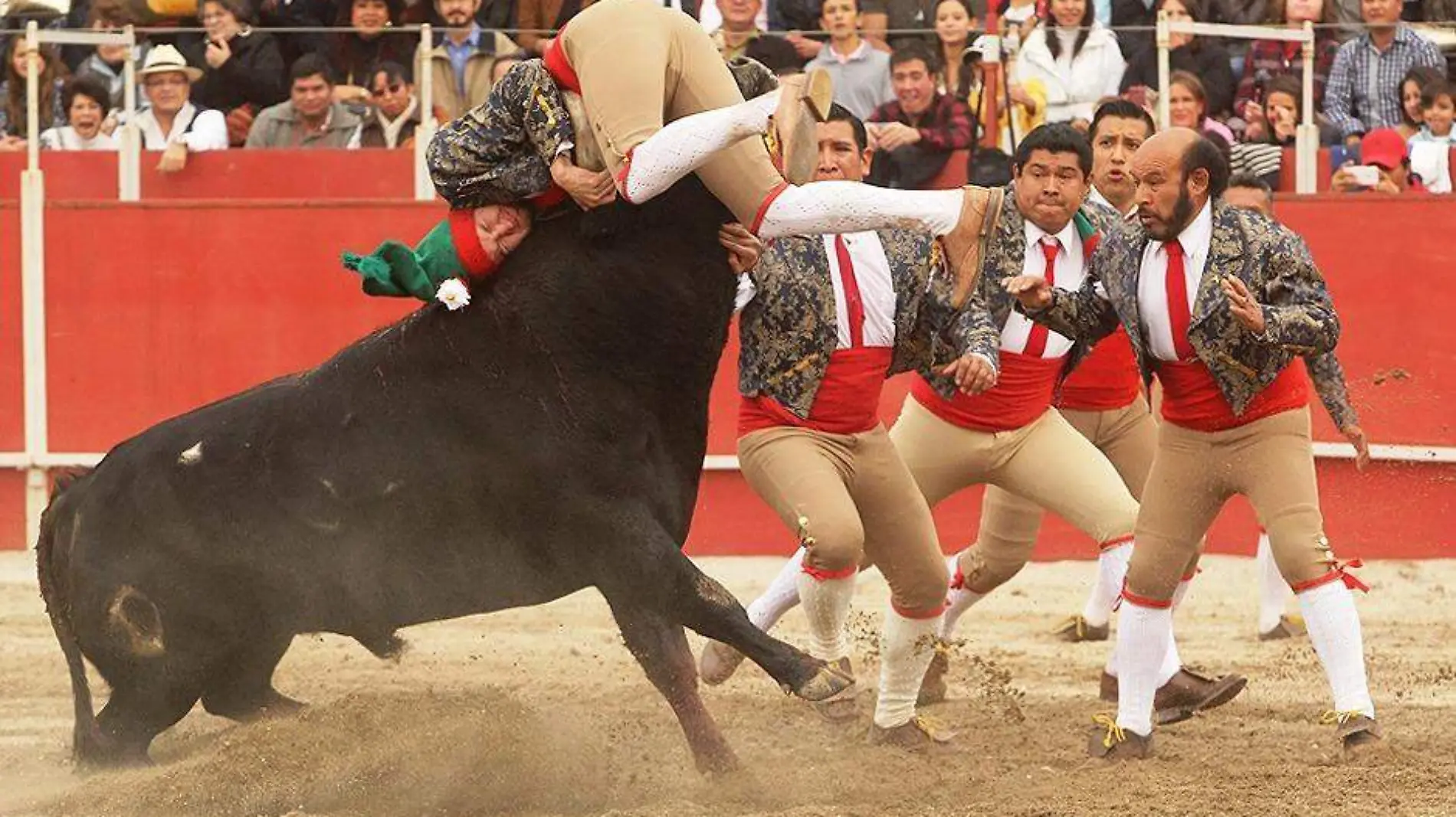 Corrida de las Luces con grandes figuras del toreo